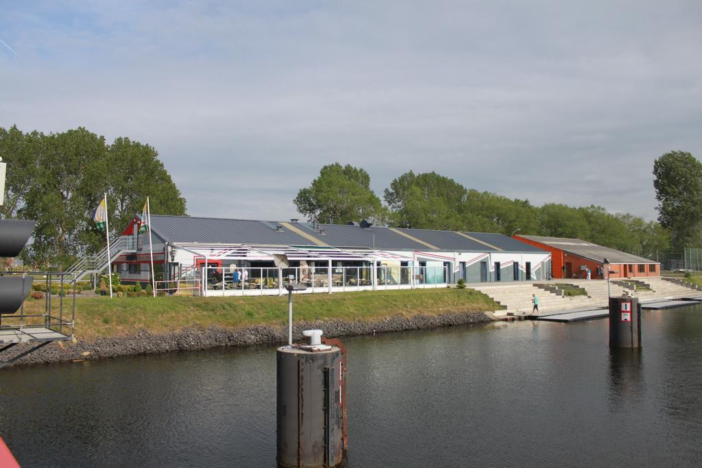 Herdersbrug Youth Hostel Bruges Esterno foto