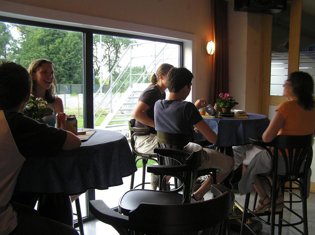 Herdersbrug Youth Hostel Bruges Esterno foto
